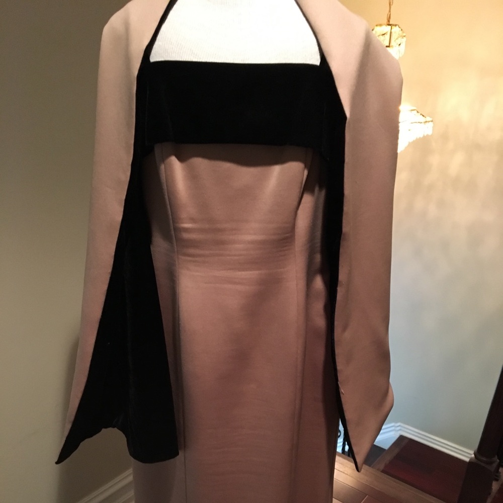 Gorgeous two tone gold & black gown w wrap size 10